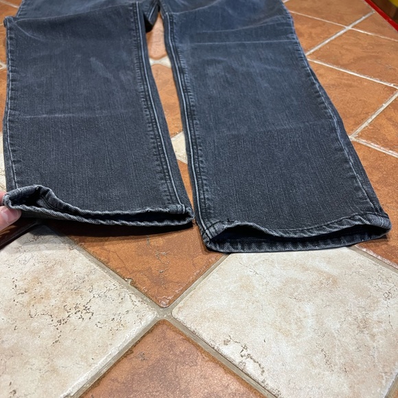 Old Navy Women’s Mid-Rise Boyfriend Straight Jeans - Picture 9 of 13